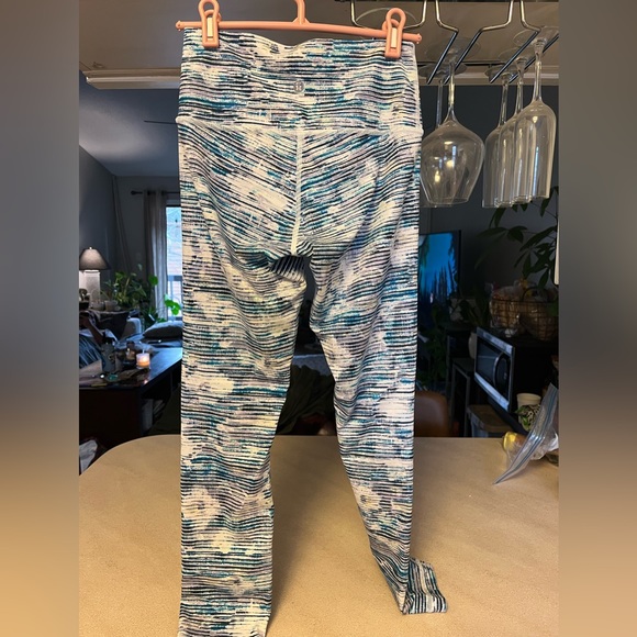 LULULEMON YOGA PANTS - Picture 2 of 4